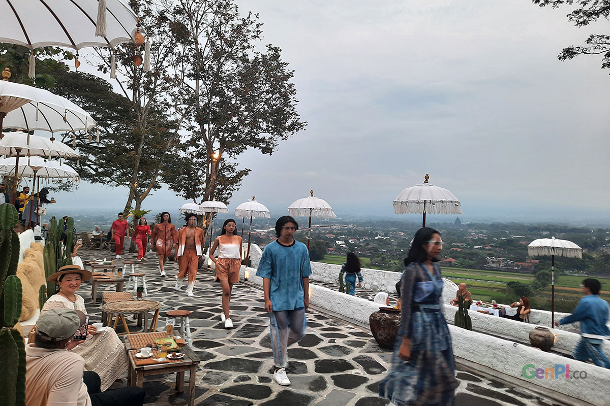 Event fashion show oleh perancang busana internasional Bai Soemarlono di Suwatu by Mil&Bay. Event fashion show oleh perancang busana internasional Bai Soemarlono di Suwatu by Mil&Bay.