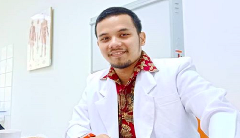 Spesialis kedokteran olahraga, dr Dhika (foto: Instagram @dhika.dr) Spesialis kedokteran olahraga, dr Dhika (foto: Instagram @dhika.dr)