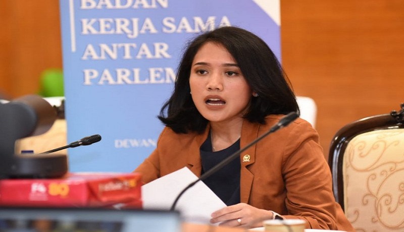 Anggota Komisi XI DPR, Puteri Anetta Komarudin. Foto: Antara Anggota Komisi XI DPR, Puteri Anetta Komarudin. Foto: Antara
