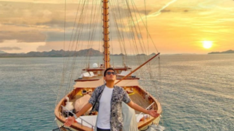 Agung Afif pemilik 4 kapal pesiar di Labuan Bajo di usianya yang masih muda (foto: SC IG @gungafif) Agung Afif pemilik 4 kapal pesiar di Labuan Bajo di usianya yang masih muda (foto: SC IG @gungafif)