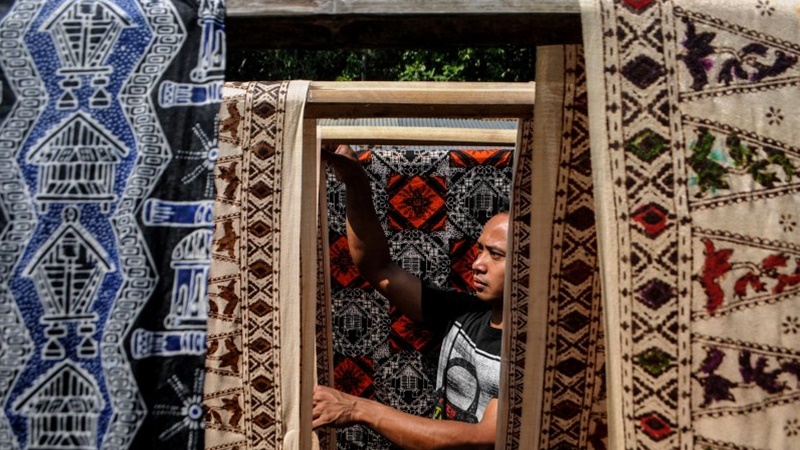 Setiap 2 Oktober, masyarakat Indonesia merayakan Hari Batik Nasional (foto: Antara) Setiap 2 Oktober, masyarakat Indonesia merayakan Hari Batik Nasional (foto: Antara)