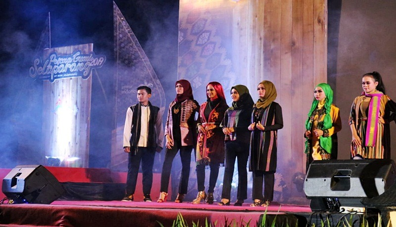 Berbagai festival memeriahkan hari jadi ke-142 Lombok Timur, Nusa Tenggara Barat. Keren-keren dan mampu menyedot wisatawan (Foto : Muslifa Aseani/GenPI.co) Berbagai festival memeriahkan hari jadi ke-142 Lombok Timur, Nusa Tenggara Barat. Keren-keren dan mampu menyedot wisatawan (Foto : Muslifa Aseani/GenPI.co)