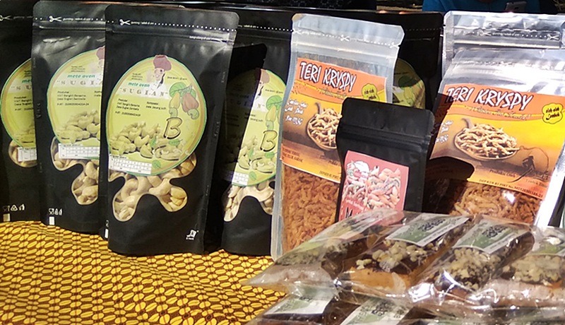Kuliner teri crispy dan mete oven, tersohor di Lombok Timur. Enaknya selangit (Foto : Istimewa) Kuliner teri crispy dan mete oven, tersohor di Lombok Timur. Enaknya selangit (Foto : Istimewa)