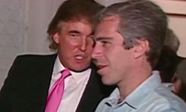 Foto lawas yang menunjukan hubungan antara Donald Trump dan Jeffrey Epstein. (Foto: washingtonpost.com) Foto lawas yang menunjukan hubungan antara Donald Trump dan Jeffrey Epstein. (Foto: washingtonpost.com)