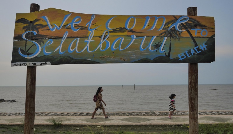 Pantai Selat Baru Pintu  Gerbang  Wisata Riau