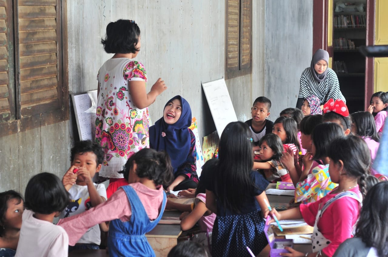 kegiatan Komunitas Berani Bergerak di Kampung Kapiten, palembang. (Foto: Dian Anwari) kegiatan Komunitas Berani Bergerak di Kampung Kapiten, palembang. (Foto: Dian Anwari)