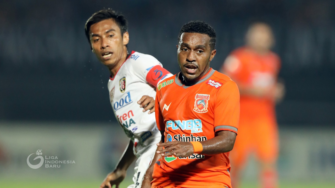 Terens Puhiri mencetak satu gol saat Borneo FC mengalahkan Kalteng Putra dengan skor 2-0 pada lanjutan Liga 1 2019. Foto: Liga Indonesia Terens Puhiri mencetak satu gol saat Borneo FC mengalahkan Kalteng Putra dengan skor 2-0 pada lanjutan Liga 1 2019. Foto: Liga Indonesia