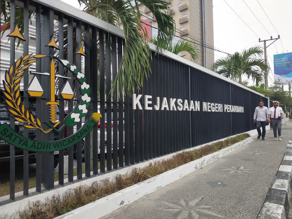 Gedung Kejaksaan Negeri Pekanbaru (Foto: Heru/GenPI.co) Gedung Kejaksaan Negeri Pekanbaru (Foto: Heru/GenPI.co)
