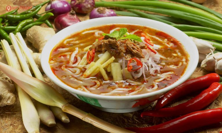 Lakse kuah segar, pas dinikmati saat musim hujan tiba. (Foto: Wisatago.com) Lakse kuah segar, pas dinikmati saat musim hujan tiba. (Foto: Wisatago.com)