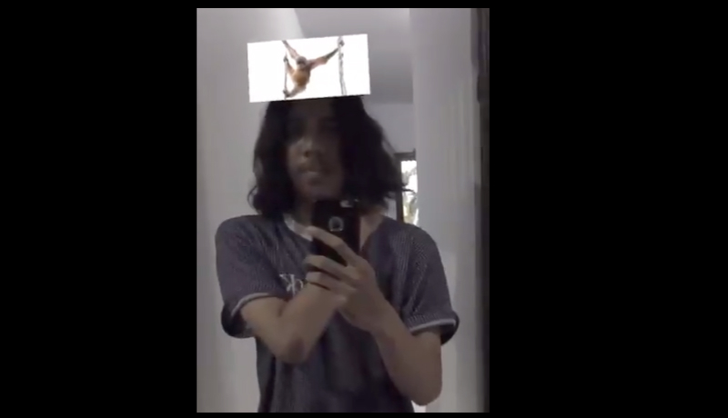 Seorang cowok kocak berwajah mirip Om Limbad main tebak-tebakan sendirian di Instagram. Netizen ngakak nggak berhenti (Foto : Twitter Faqih) Seorang cowok kocak berwajah mirip Om Limbad main tebak-tebakan sendirian di Instagram. Netizen ngakak nggak berhenti (Foto : Twitter Faqih)