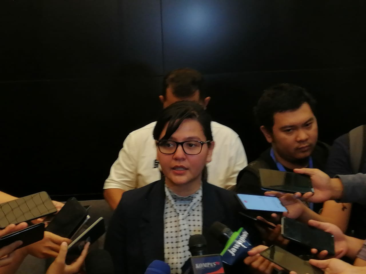 Ayahanda Sekjen PSSI Ratu Tisha meninggal dunia. Namun putrinya tak ada di sampingnya, kemana? (Foto : Robby/GenPI.co) Ayahanda Sekjen PSSI Ratu Tisha meninggal dunia. Namun putrinya tak ada di sampingnya, kemana? (Foto : Robby/GenPI.co)