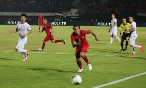Timnas Indonesia harus menelan kekalahan demi kekalahan saat kualifikasi Piala Dunia 2022. Akibatnya, warganet sebal dan mau jual TV berjemaah (Foto : Bolaskor) Timnas Indonesia harus menelan kekalahan demi kekalahan saat kualifikasi Piala Dunia 2022. Akibatnya, warganet sebal dan mau jual TV berjemaah (Foto : Bolaskor)