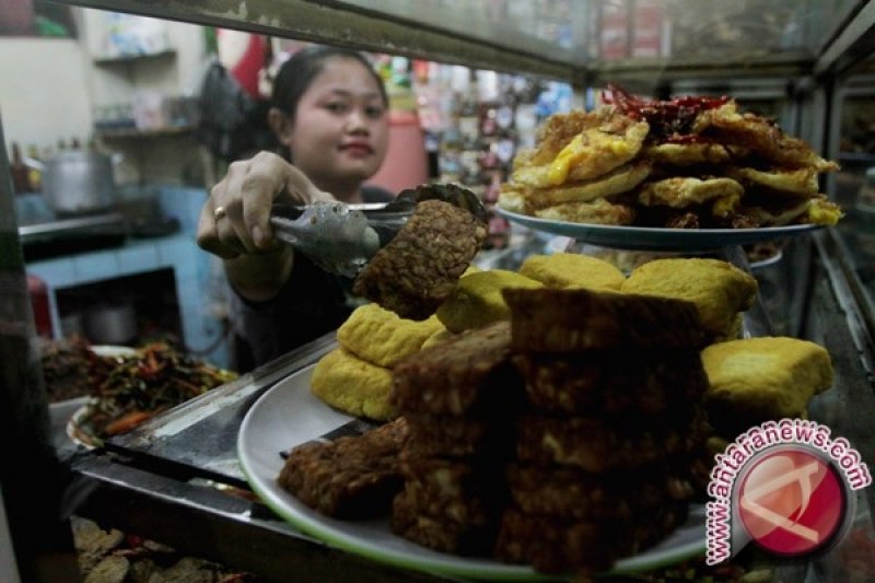Warung Tegal (Foto: Antaranews) Warung Tegal (Foto: Antaranews)