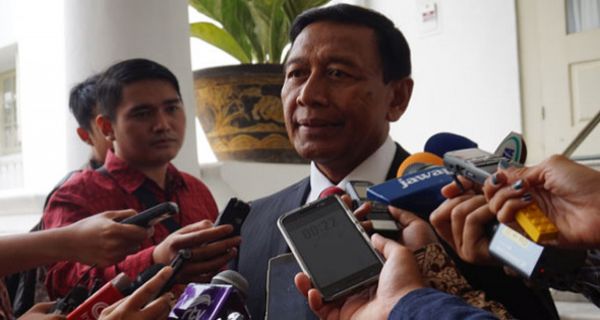 Biar nggak nanya-nanya lagi apa agama Wiranto, foto ini bakal menjawabnya (Foto : JPNN) Biar nggak nanya-nanya lagi apa agama Wiranto, foto ini bakal menjawabnya (Foto : JPNN)