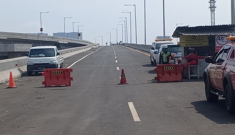 Jalan masuk jalan tol layang Japek II di kawasan Cikunir, Bekasi, Jawa Barat, Minggu (8/12). Foto: Antara Jalan masuk jalan tol layang Japek II di kawasan Cikunir, Bekasi, Jawa Barat, Minggu (8/12). Foto: Antara