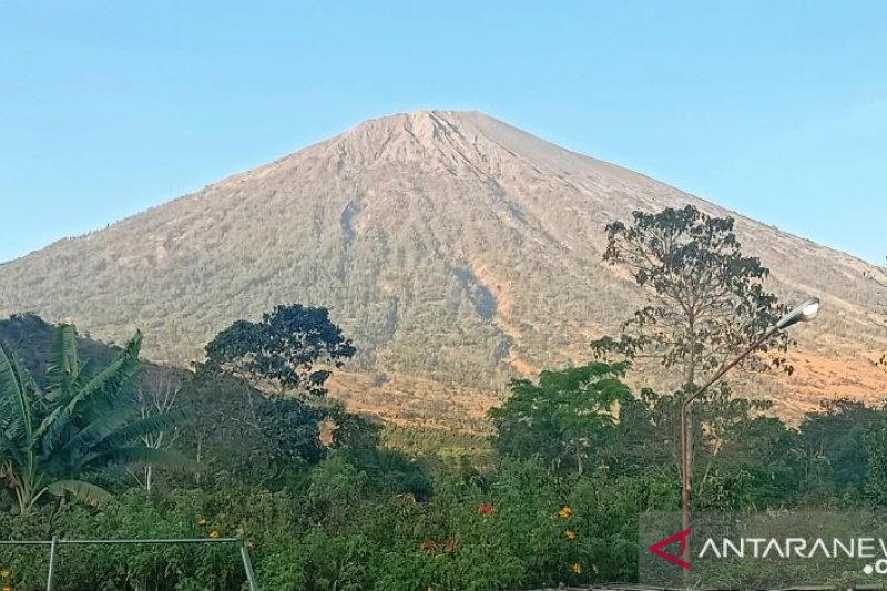 Panorama Gunung Rinjani ketika dipotret dari Sembalun, Kabupaten Lombok Timur, NTB. ANTARA/Awaludin Panorama Gunung Rinjani ketika dipotret dari Sembalun, Kabupaten Lombok Timur, NTB. ANTARA/Awaludin