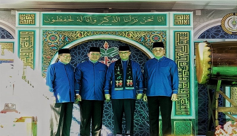 Gubernur DKI Jakarta Anies Baswedan (tengah kanan) dalam pembukaan acara MTQ DKI Jakarta ke XXVIII di Kantor Wali Kota Jakarta Pusat, Selasa (19/11). Foto: Antara Gubernur DKI Jakarta Anies Baswedan (tengah kanan) dalam pembukaan acara MTQ DKI Jakarta ke XXVIII di Kantor Wali Kota Jakarta Pusat, Selasa (19/11). Foto: Antara