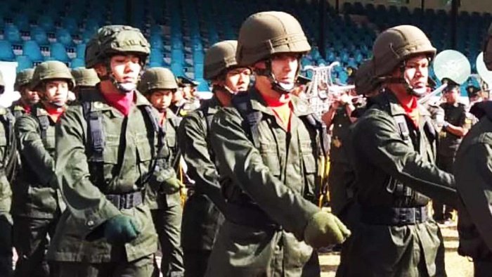 Enzo Zenz Allie (tengah) mengikuti Pembukaan Pendidikan Dasar Integrasi Kemitraan Akademi TNI dan Akpol di Akmil Magelang. (Sumber foto: ANTARA News/Heru Suyitno) Enzo Zenz Allie (tengah) mengikuti Pembukaan Pendidikan Dasar Integrasi Kemitraan Akademi TNI dan Akpol di Akmil Magelang. (Sumber foto: ANTARA News/Heru Suyitno)