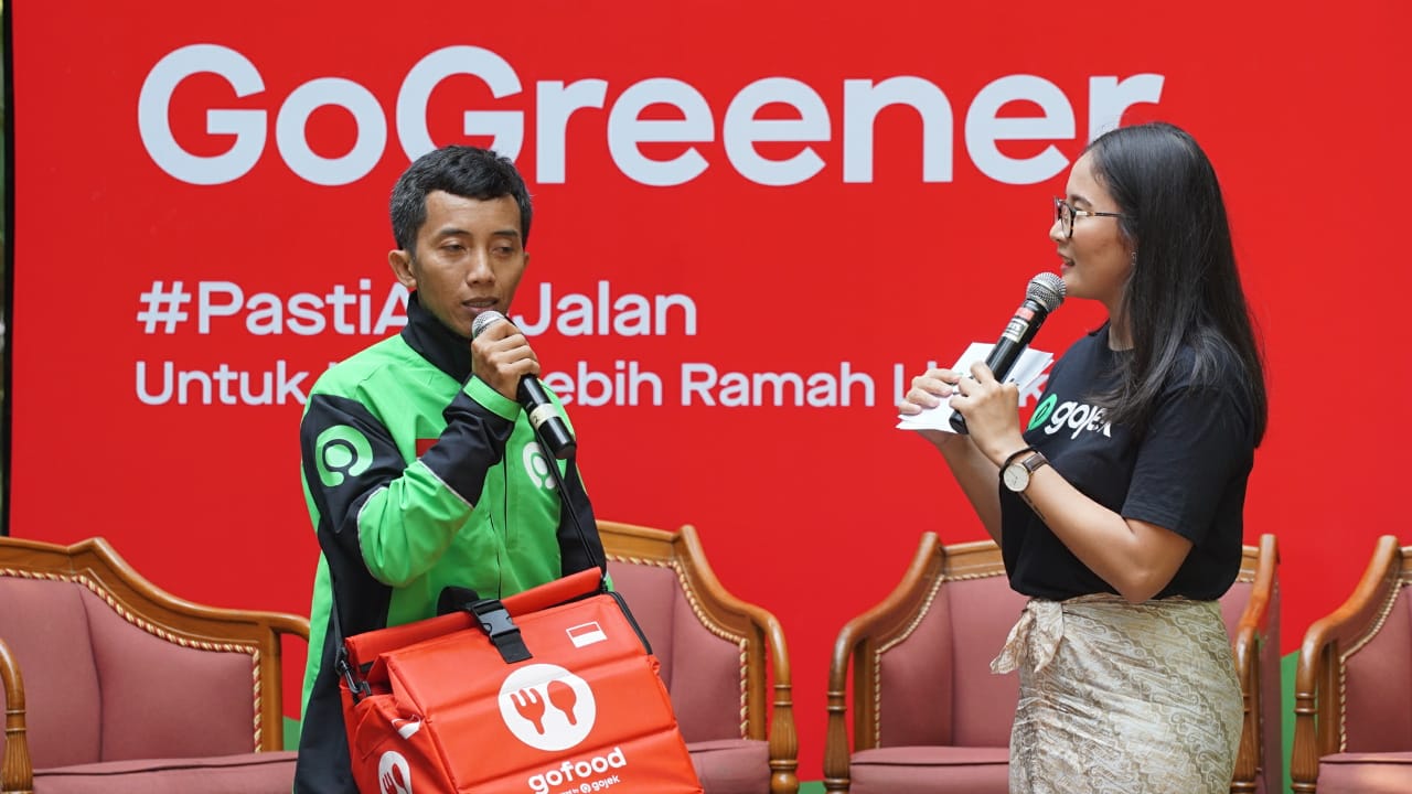 GoJek GoGreener yakinkan merchant GoFood, bisnisnya tetap untung dengan gaya hidup ramah lingkungan (Foto : Banonk/GenPI.co) GoJek GoGreener yakinkan merchant GoFood, bisnisnya tetap untung dengan gaya hidup ramah lingkungan (Foto : Banonk/GenPI.co)