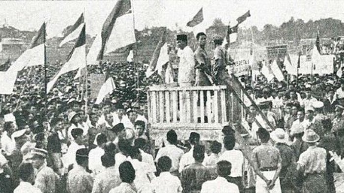 Rapat akbar 19 September di Lapangan Ikada, Jakarta. (Foto: Wikipedia) Rapat akbar 19 September di Lapangan Ikada, Jakarta. (Foto: Wikipedia)