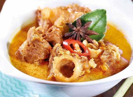 Gulai daging khas Solo yang bisa salah satu pilihan menu membuat gulai daging sapi. Gulai daging khas Solo yang bisa salah satu pilihan menu membuat gulai daging sapi.