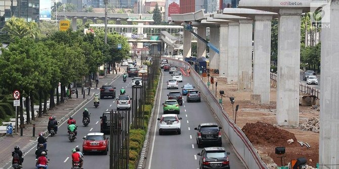 Mengatasi polusi udara Jakarta saat ini adalah ganjil-genap (Foto : Merdeka) Mengatasi polusi udara Jakarta saat ini adalah ganjil-genap (Foto : Merdeka)