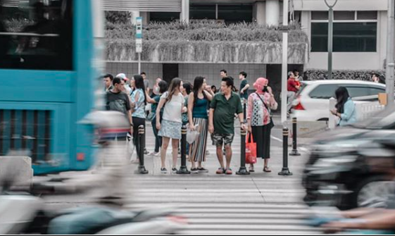 Pejalan kaki teriak. Nafas mereka megap-megap di Jakarta (Foto : Rizal/GenPI.co) Pejalan kaki teriak. Nafas mereka megap-megap di Jakarta (Foto : Rizal/GenPI.co)