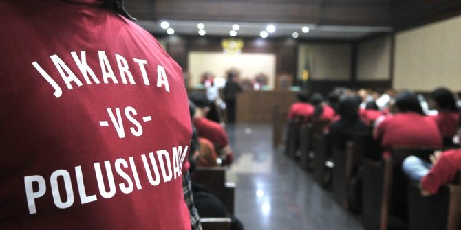 Paru-paru warga mulai menggugat polusi udara di Jakarta yang hingga kini tak bisa dicegat (Foto : Rizal/GenPI.co) Paru-paru warga mulai menggugat polusi udara di Jakarta yang hingga kini tak bisa dicegat (Foto : Rizal/GenPI.co)