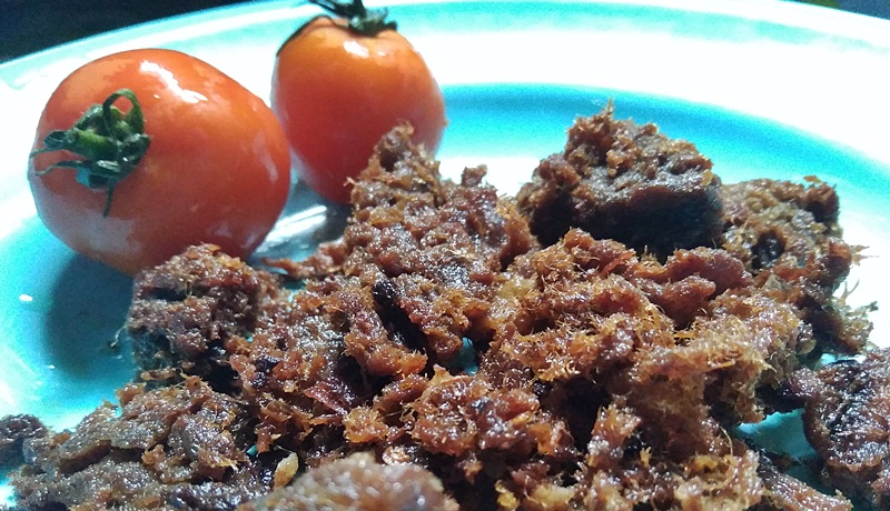 Makanan dari Lombok. Proses pengerjaannya mengandalkan kemurahan Tuhan YME (Foto : Istimewa) Makanan dari Lombok. Proses pengerjaannya mengandalkan kemurahan Tuhan YME (Foto : Istimewa)