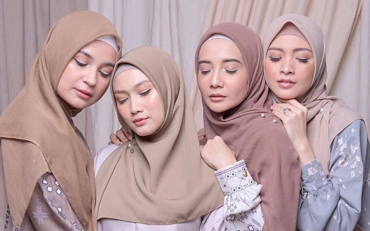 Pilihlah bahan voal atau katun berkualitas untuk hijab (IG @zaskia_sungkar) Pilihlah bahan voal atau katun berkualitas untuk hijab (IG @zaskia_sungkar)