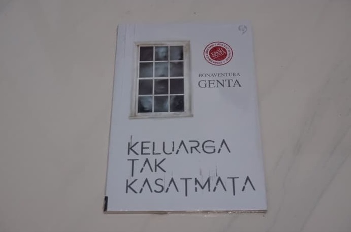 Novel Keluarga Tak Kasat Mata (Foto: Tokopedia) Novel Keluarga Tak Kasat Mata (Foto: Tokopedia)