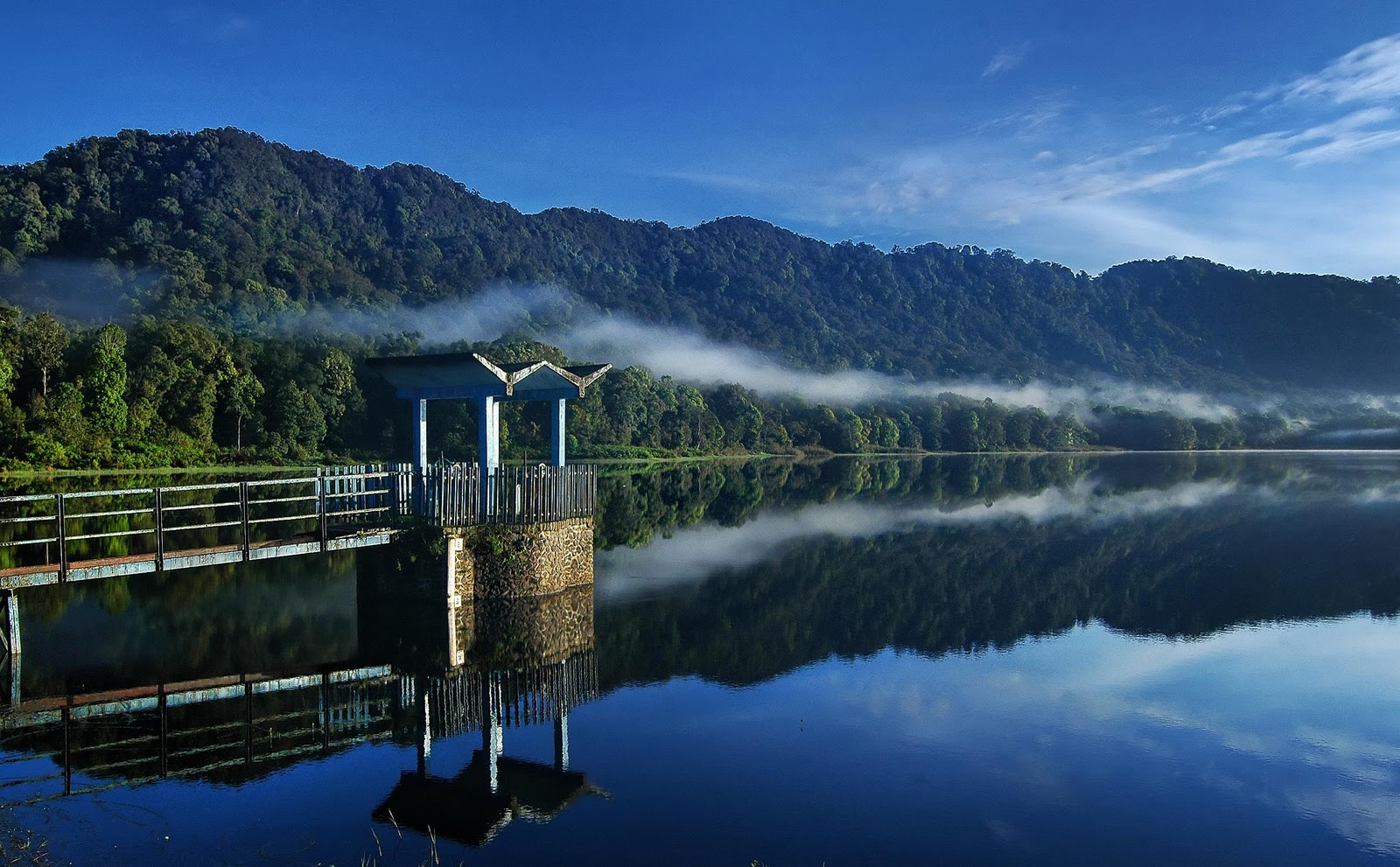 Situ Lembang yang memesona, salah satu wisata Bandung yang layak dikunjungi. (Foto: tempatwisatadibandung.info) Situ Lembang yang memesona, salah satu wisata Bandung yang layak dikunjungi. (Foto: tempatwisatadibandung.info)