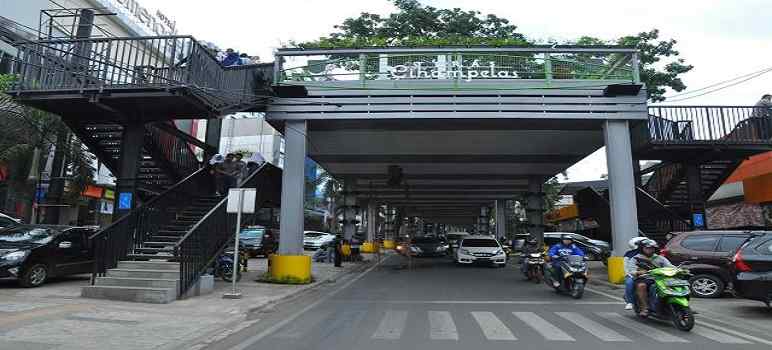 Skywalk Cihampelas Bandung (foto: tempatwisatabandung.info) Skywalk Cihampelas Bandung (foto: tempatwisatabandung.info)