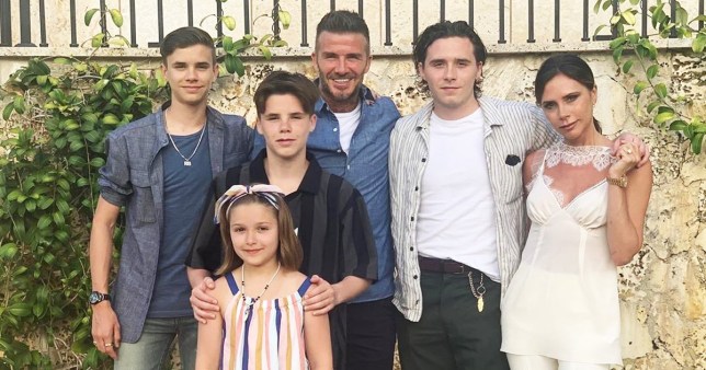 David dan Victoria Beckham berserta keempat anak mereka. (Foto: Instagram/@davidbeckham) David dan Victoria Beckham berserta keempat anak mereka. (Foto: Instagram/@davidbeckham)