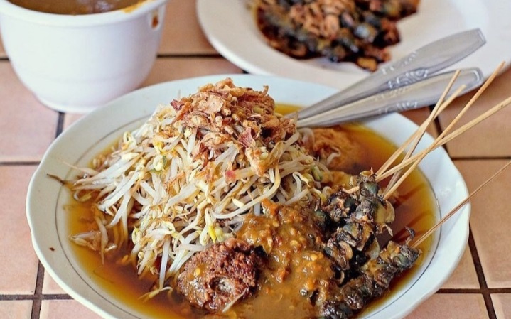 Lontong Balap Pak Gendut. (Foto: Instagram @lontongbalap_aslipakgendut) Lontong Balap Pak Gendut. (Foto: Instagram @lontongbalap_aslipakgendut)