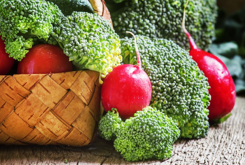 Brokoli dan tomat kerap dikonsumsi secara salah. (Foto: Elements Envato) Brokoli dan tomat kerap dikonsumsi secara salah. (Foto: Elements Envato)