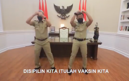 Video “Goyang AKB” Wali Kota Bogor Bima Arya dan Wakil Walikota Dedie Rachim (foto: Instagram @bimaaryasugiarto) Video “Goyang AKB” Wali Kota Bogor Bima Arya dan Wakil Walikota Dedie Rachim (foto: Instagram @bimaaryasugiarto)
