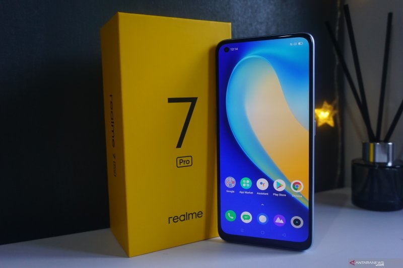 Realme 7 Pro (Foto: Antara/Arindra Meodia) Realme 7 Pro (Foto: Antara/Arindra Meodia)