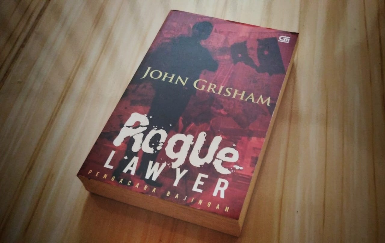 Novel Roque Lawyer karangan John Grisham. (Foto: Alfred/GenPI.co) Novel Roque Lawyer karangan John Grisham. (Foto: Alfred/GenPI.co)