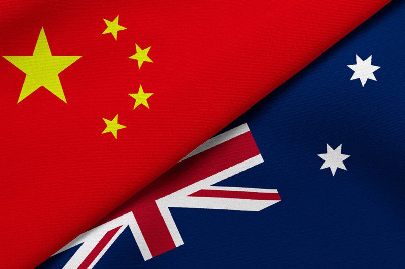 Bendera negara Republik Rakyat China dan negara Australia. (Foto: Antara/Shutterstock) Bendera negara Republik Rakyat China dan negara Australia. (Foto: Antara/Shutterstock)