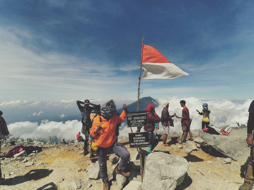 Puncak Gunung Sindoro. (Foto: (Foto: Instagram @Grasindo_Sindoro) Puncak Gunung Sindoro. (Foto: (Foto: Instagram @Grasindo_Sindoro)