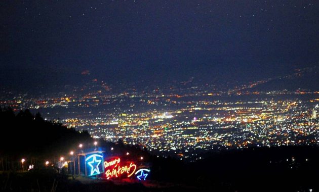 Puncak Bintang alias Bukit Moko. (Foto: Instagram/@wisatakabupatenbandung via Jejakpiknik.com) Puncak Bintang alias Bukit Moko. (Foto: Instagram/@wisatakabupatenbandung via Jejakpiknik.com)