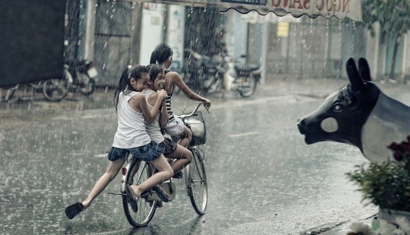 ilustrasi : Bermain air hujan ( foto : Pixabay ) ilustrasi : Bermain air hujan ( foto : Pixabay )