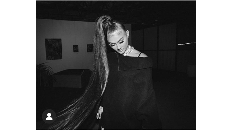 Agnez Mo dengan rambut superpanjang bak Rapunzel (foto: @agnezmo) Agnez Mo dengan rambut superpanjang bak Rapunzel (foto: @agnezmo)