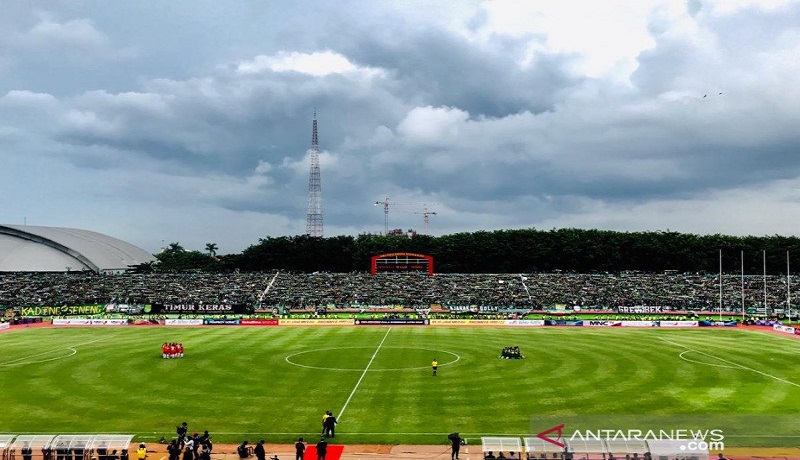 Suasana Stadion Gelora Delta Sidoarjo menjelang pertandingan final Piala Gubernur Jatim antara Persebaya Surabaya melawan Persija Jakarta. Foto: Antara Suasana Stadion Gelora Delta Sidoarjo menjelang pertandingan final Piala Gubernur Jatim antara Persebaya Surabaya melawan Persija Jakarta. Foto: Antara