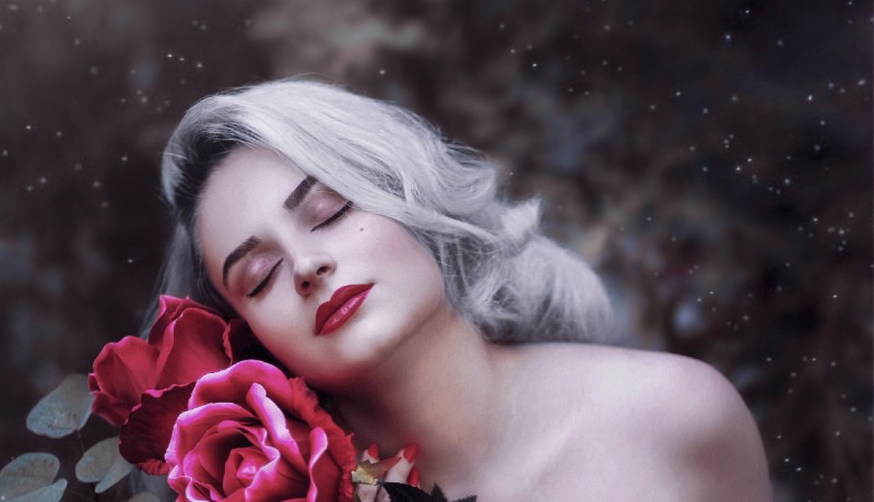 ilustrasi : makeup sederhana dan simpel bisa merubah wajah dalam sekejab ( foto : Unsplash) ilustrasi : makeup sederhana dan simpel bisa merubah wajah dalam sekejab ( foto : Unsplash)