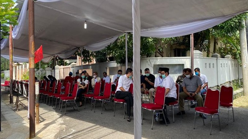 Kesederhanan prosesi pemakaman Ibunda Jokowi dibahas kalangan netter (foto: SC Twitter @yusuf_dumdum) Kesederhanan prosesi pemakaman Ibunda Jokowi dibahas kalangan netter (foto: SC Twitter @yusuf_dumdum)