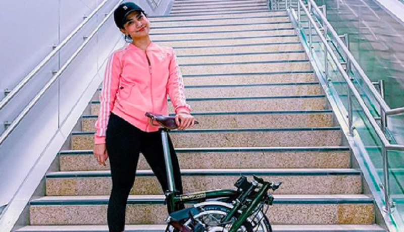 Vanessa Angel hobi bersepeda. Foto: Instagram_vanessaangelofficial Vanessa Angel hobi bersepeda. Foto: Instagram_vanessaangelofficial