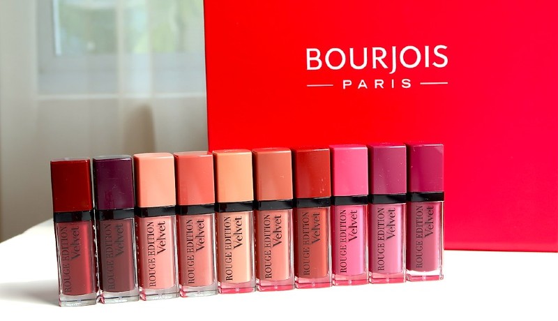 Bourjois Rouge Edition Velvet (foto: Beautywithcal) Bourjois Rouge Edition Velvet (foto: Beautywithcal)