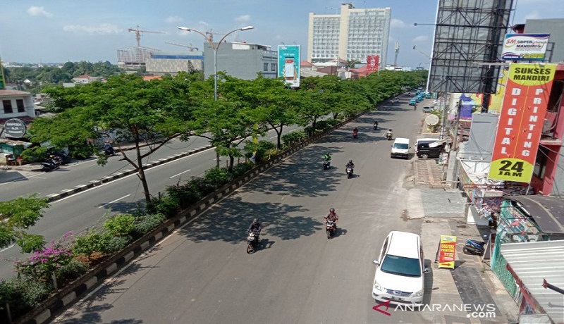 Suasana Jalan Margonda, Kota Depok, Jawa Barat, terlihat sepi dari lalu lalang kendaraan sejak PSBB. Foto: Antara Suasana Jalan Margonda, Kota Depok, Jawa Barat, terlihat sepi dari lalu lalang kendaraan sejak PSBB. Foto: Antara